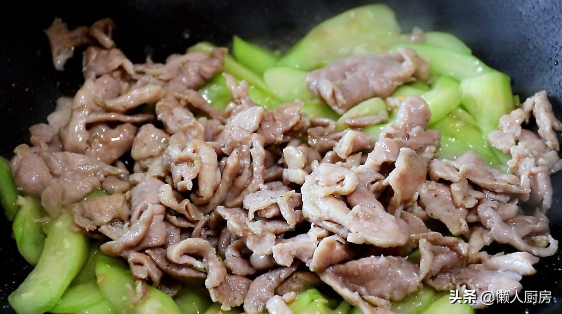 這是快手家常菜絲瓜炒肉片，豬肉這樣上漿，吃著嫩滑
