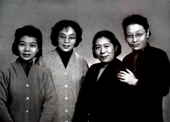 柯蓝的奶奶，22岁嫁开国上将钟期光，66岁去世，