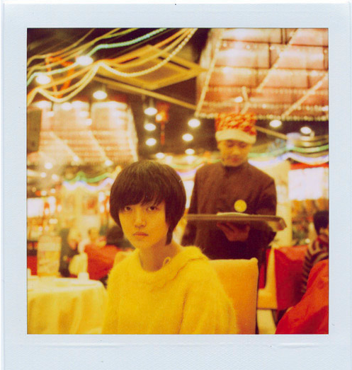 杨紫时尚大片惹麻烦：造型被曝抄袭王菲，摄影