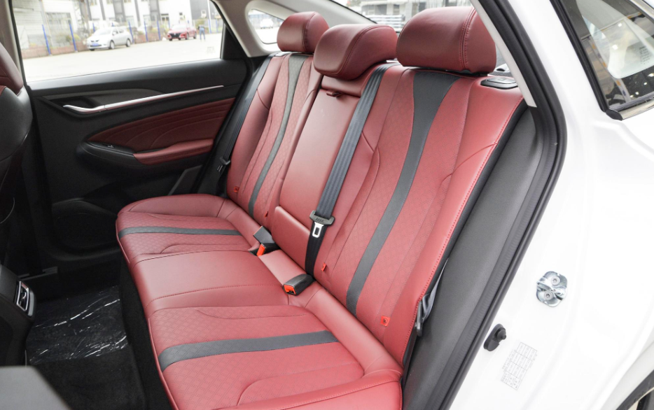 长安逸动plus评测，底盘，动力，空间不输同级合资车