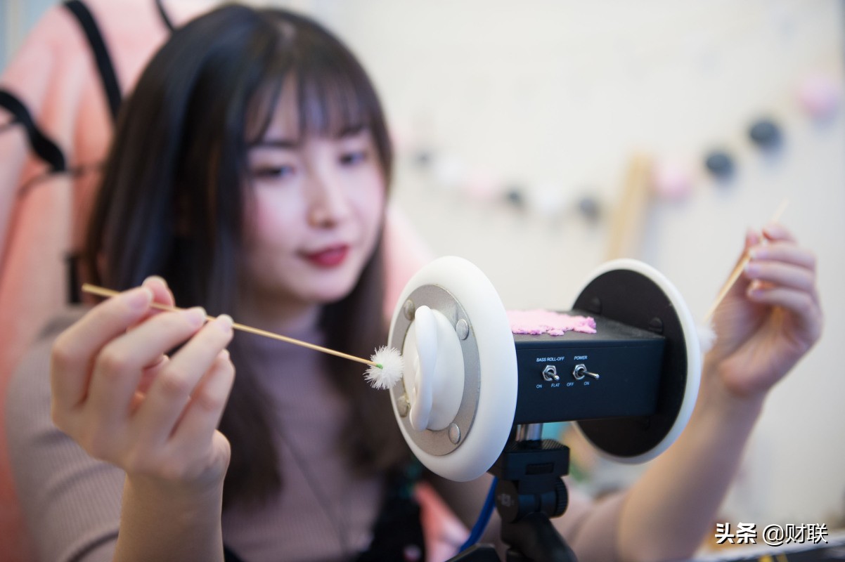 又一“灰色”生意兴起，赚钱都靠“哄”人，有从业者月收高达3万