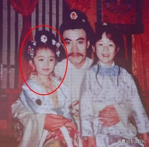 11岁杨幂搭李亚鹏演戏，大板牙抢镜，她还见证过林芳兵的青涩期