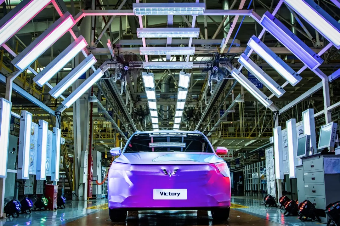 银标LOGO的“一小步”为何是神车五菱的“一大步