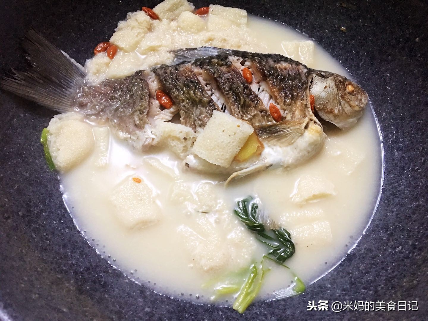 图片[11]-鲫鱼竹荪汤做法步骤图 贵也要吃味道特鲜美-起舞食谱网