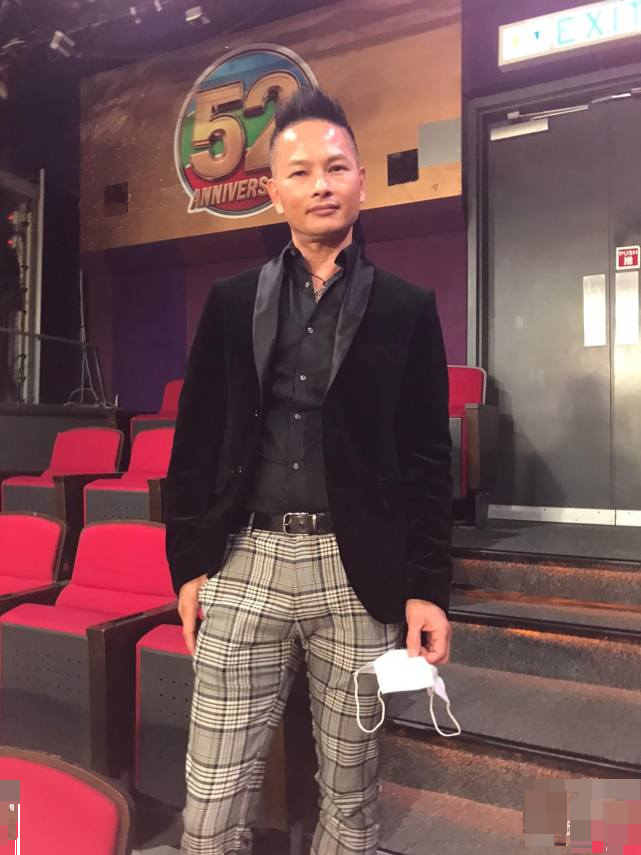 香港小姐童年照曝光，爸爸年轻有型妈妈高颜值，谢嘉怡从小美到大