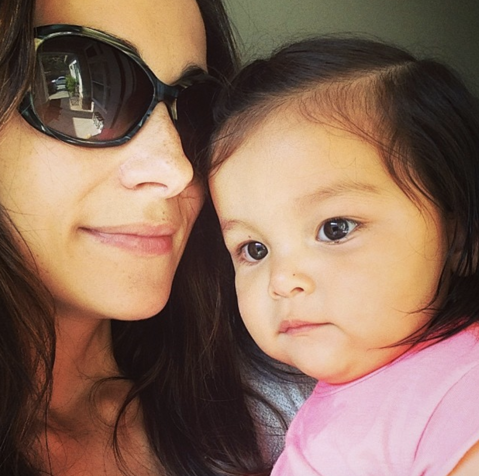 吴彦祖携妻复刻20年前恩爱旧照，为43岁Lisa庆生，自侃发量变少