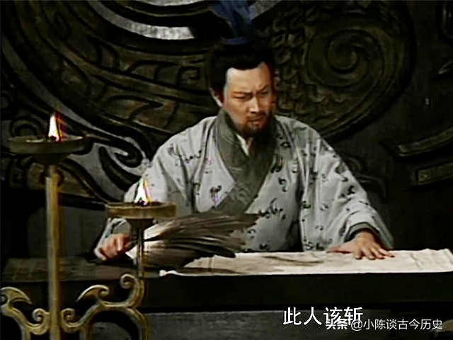 庞统向刘备举荐一人，刘备认为可以和法正比肩，为何诸葛亮看不上