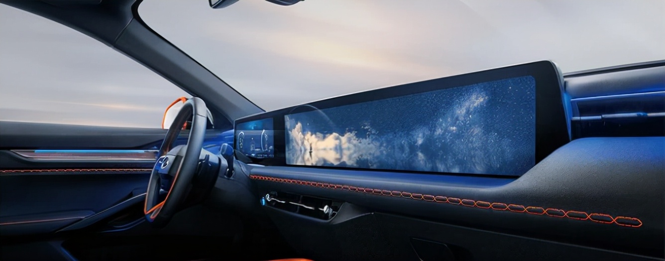 配1.1米宽的巨幅屏 长安福特EVOS预售22.78万起
