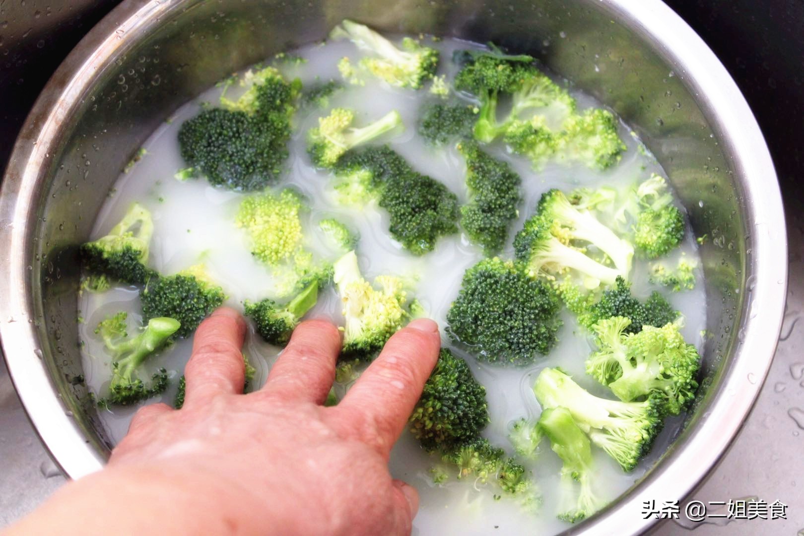 蔬菜是先洗再切，还是先切后洗？很多人没弄清，早知道早受益