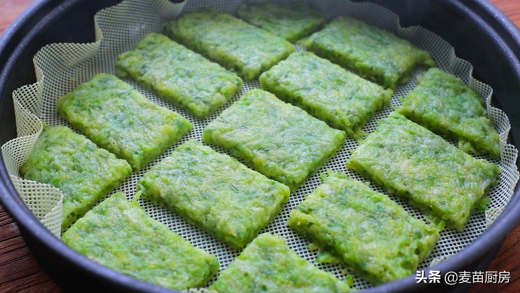 教你蘿蔔糕做法，不用一滴油，一大鍋吃完也不膩，天冷就要這麼吃