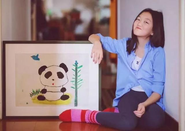 李嫣自拍晒近照，14岁就已出落亭亭玉立，大长腿