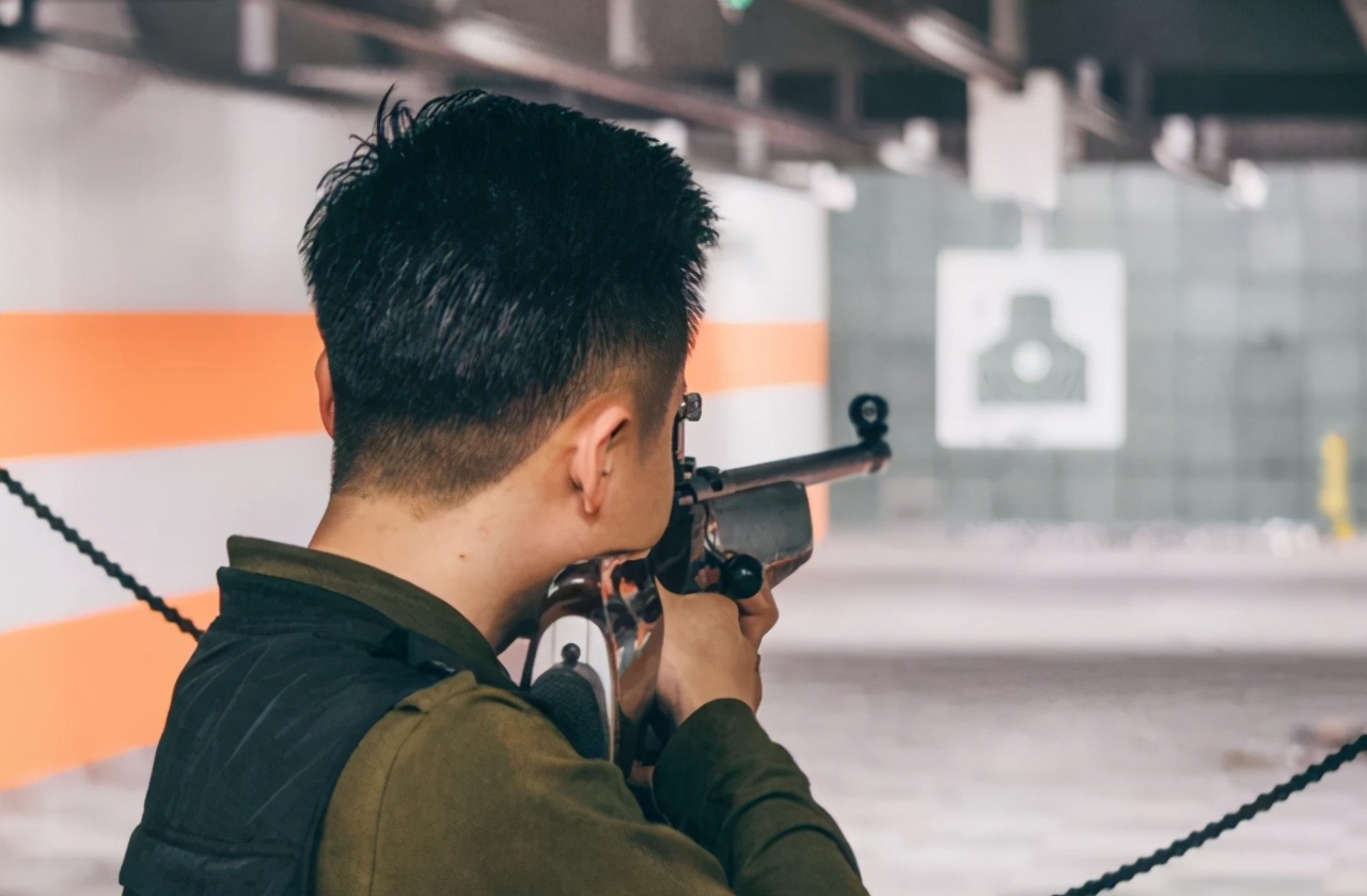 中国真枪射击馆在哪？普通百姓也能去，符合这两个条件随便玩