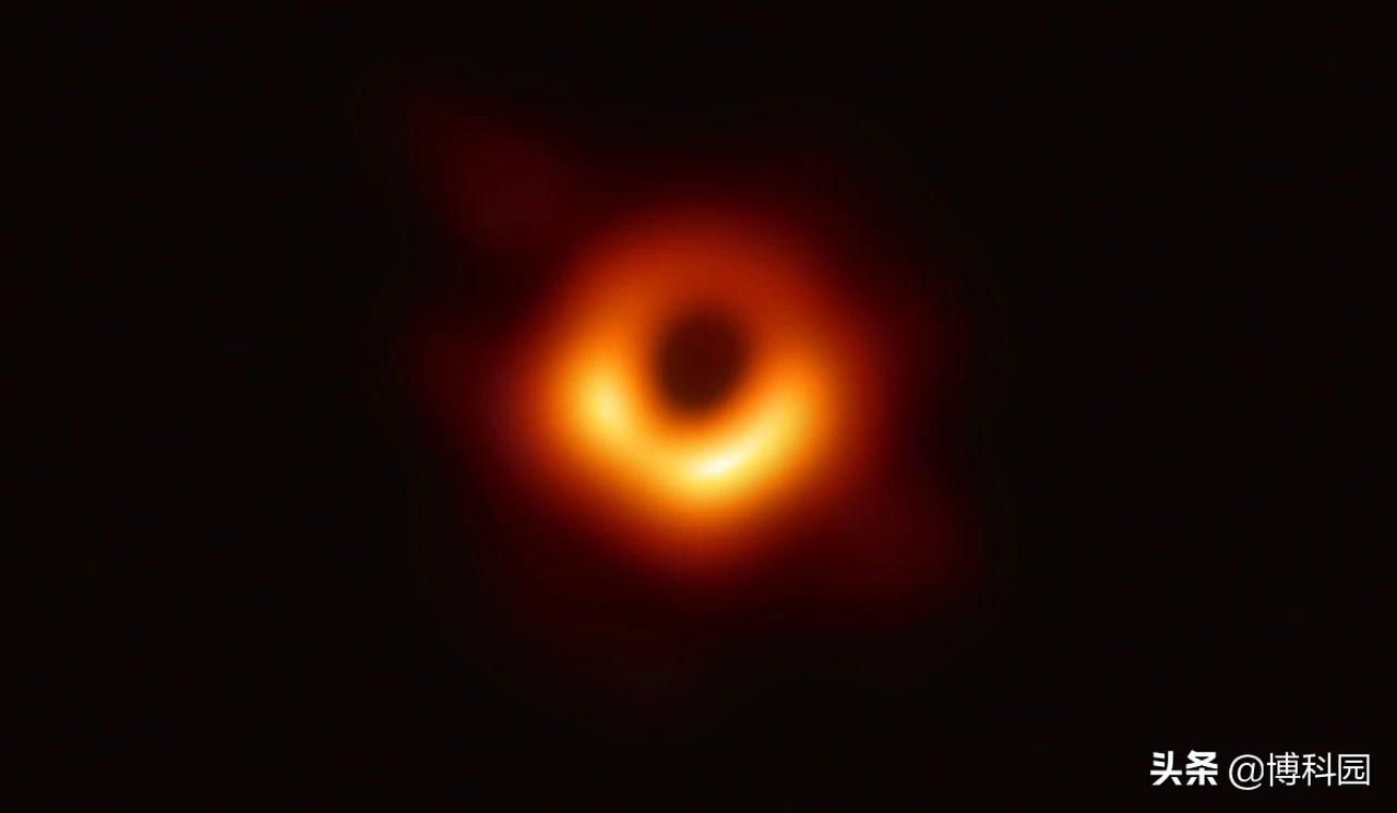 预测并寻找宇宙中的第一个超大质量黑洞！