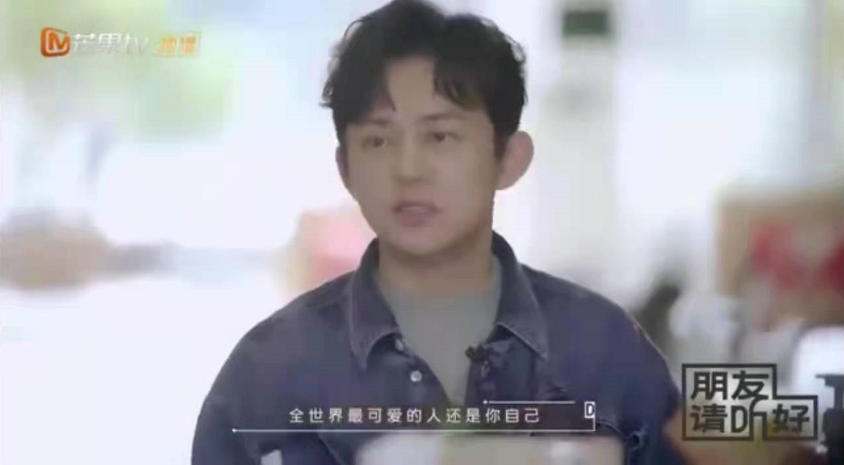 何炅因收礼“翻车”：相比指责明星，粉丝送礼的行为更需要反省