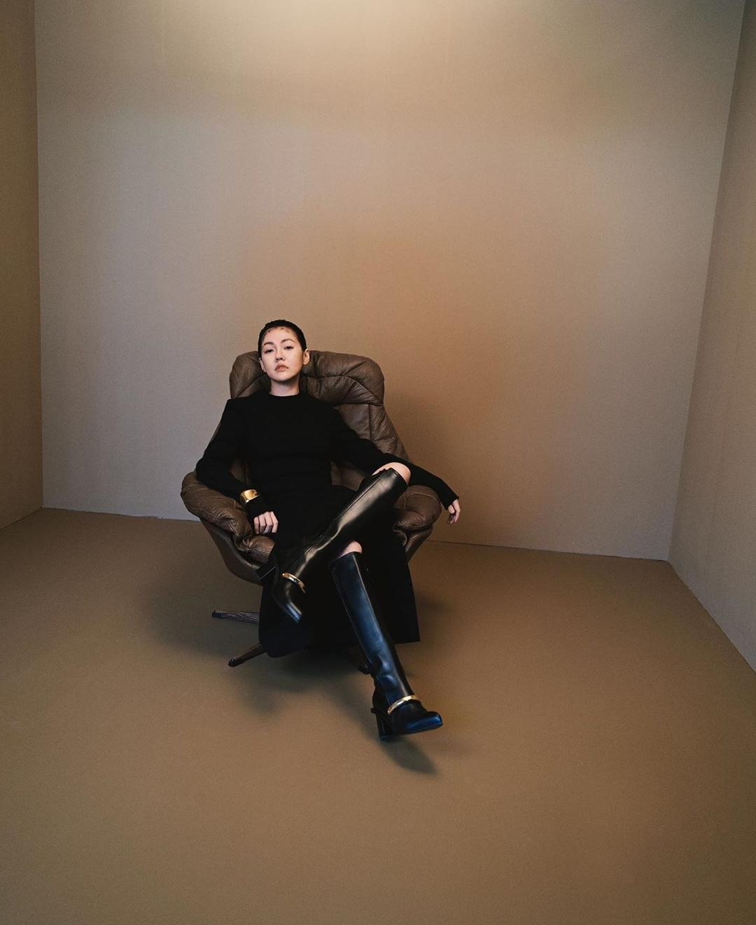 小S攜大女兒拍寫真，14歲許曦文穿搭成熟，母女神態高冷像姐妹