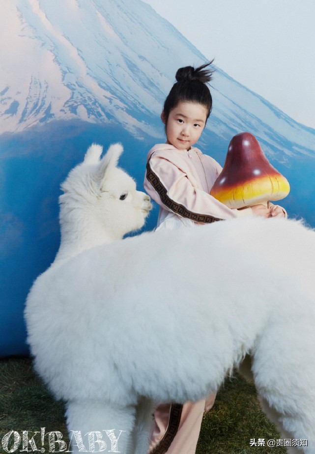 張亮一雙兒女登上雜誌封面，6歲妹妹水靈十足，天天長成翩翩少年