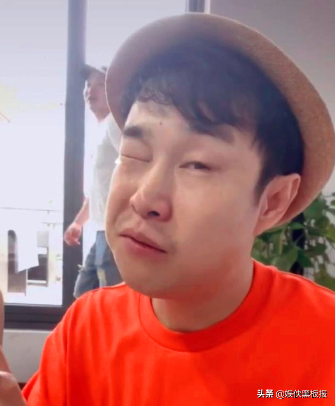 同为草根笑星曾比岳云鹏还火，今虽“不好笑了