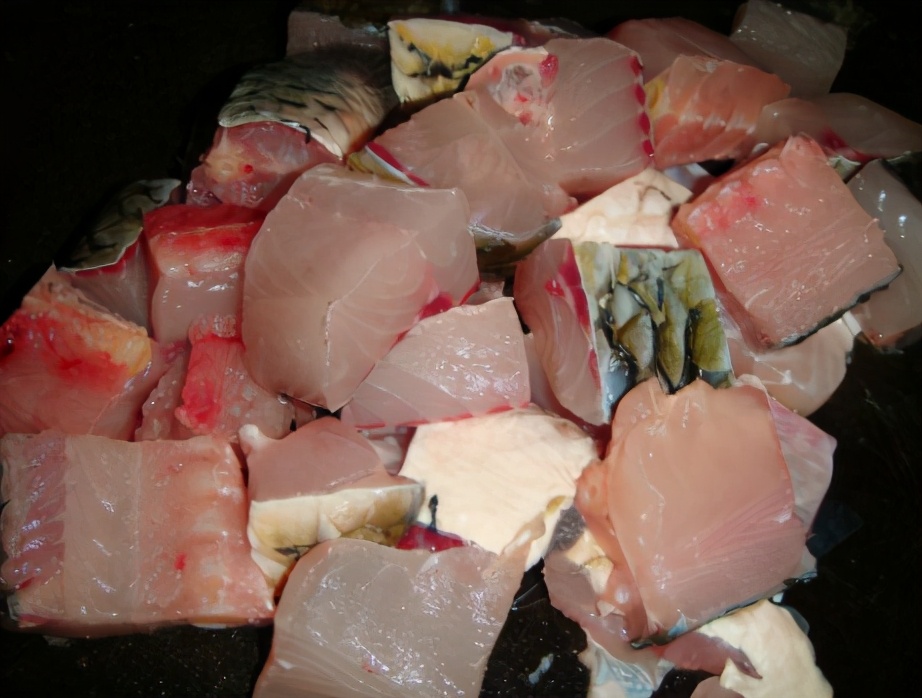 图片[2]-草鱼炖豆腐的做法步骤图 补蛋白补钙促生长-起舞食谱网