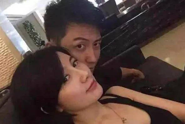 黄景瑜前妻发文承认离婚否认有孩子，助理斥责黄景瑜怂男不敢回应