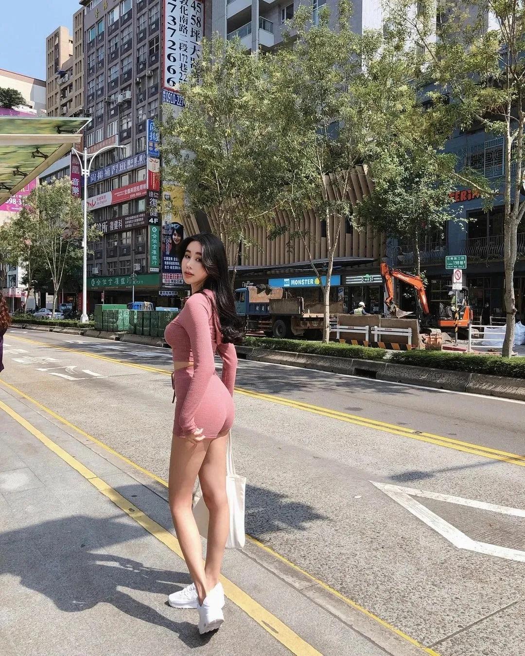 颜值高身材好ins美女小姐姐街拍大片图片