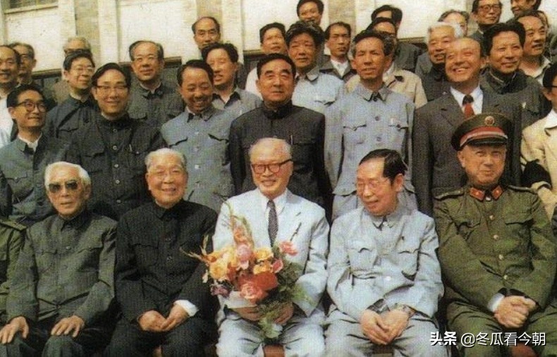 83年前，一个乞丐舍命送泡菜坛子到清华大学，坛中物质轰动中国