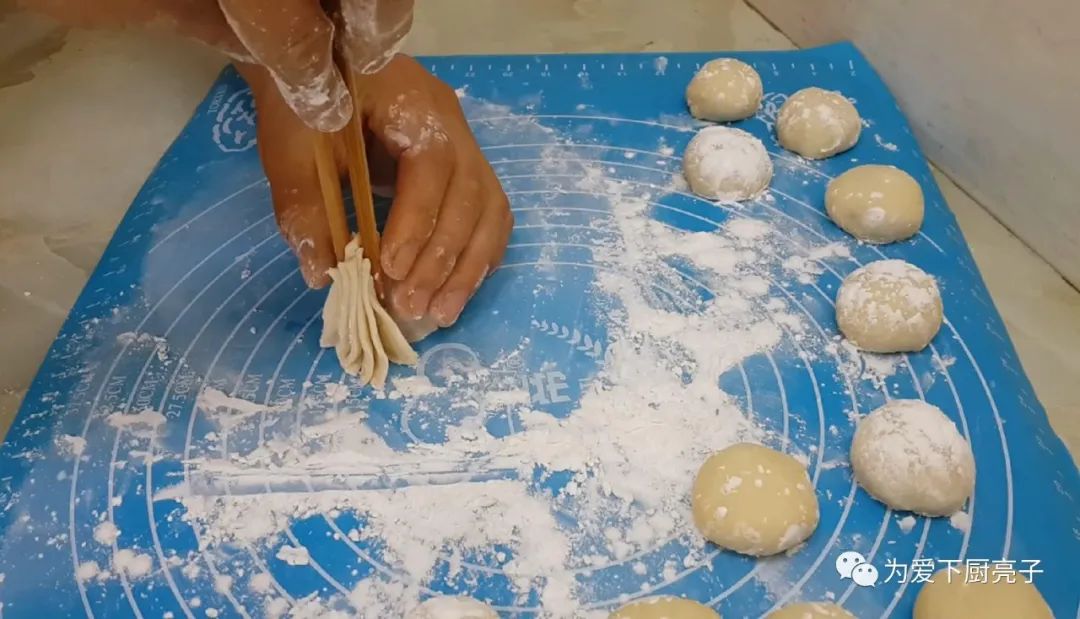 油條這樣做太好吃了，筷子夾一下，鬆軟又香甜，比吃麵包還舒服