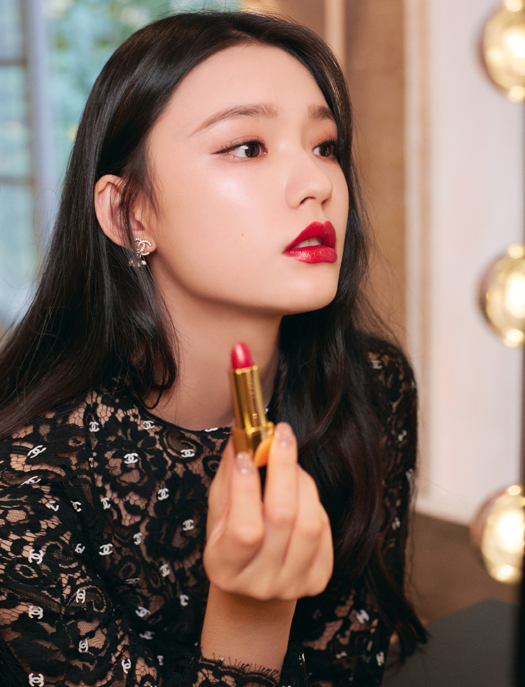 一年刷封20+！林允这张脸，凭什么在时尚圈这么