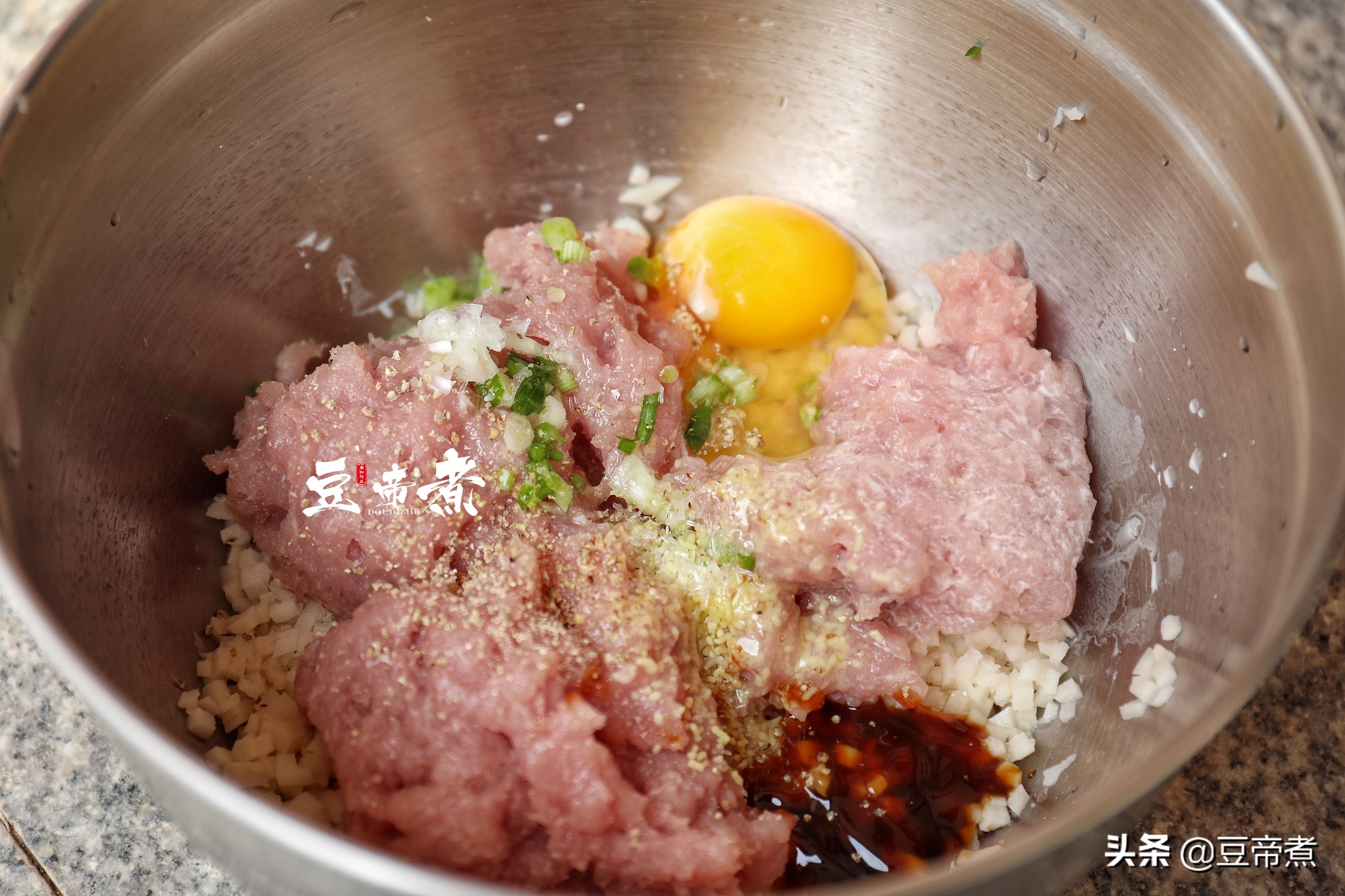 大冷天，最喜歡吃這東西了，口感清脆營養與豬肉一起煎實在太好吃