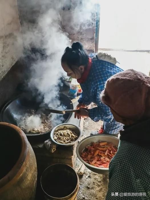 成为东北狠人的第一步 你得先学会接受杀猪菜