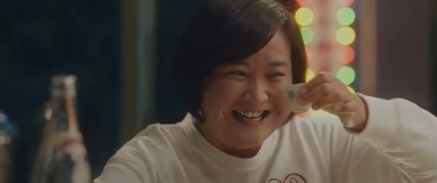 贾玲和逝世妈妈合照曝光，李焕英露庐山真面目，网友：妈妈好爱笑