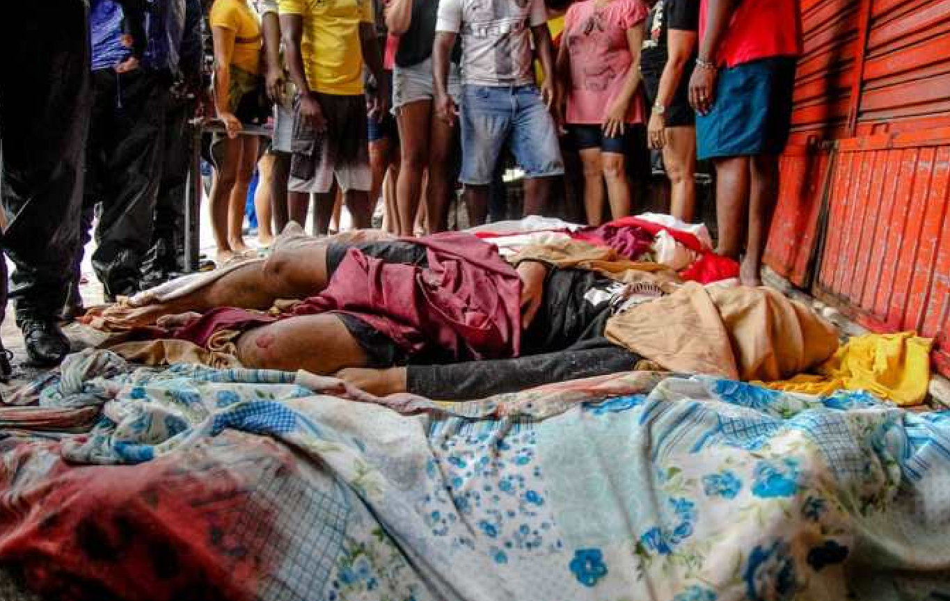 巴西社会已濒临崩溃！贫民窟疫情爆发后，警察