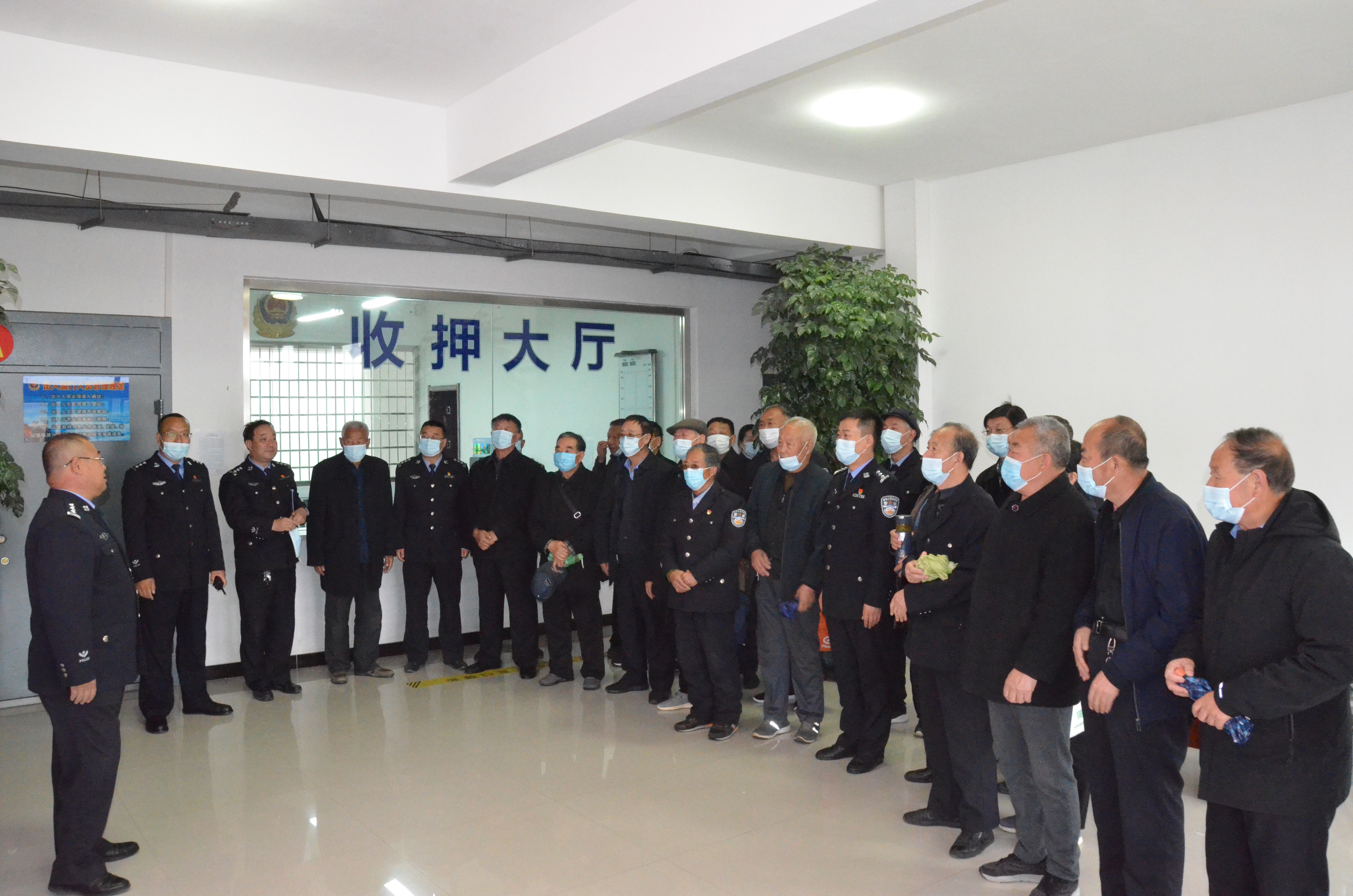 佳县公安：举办退休老干部“话传承铸警魂”系列活动为队伍建设“强筋补钙”
