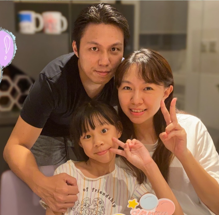 卓依婷夫妇为女儿庆祝8岁生日，一家三口合影曝光，全员高颜值