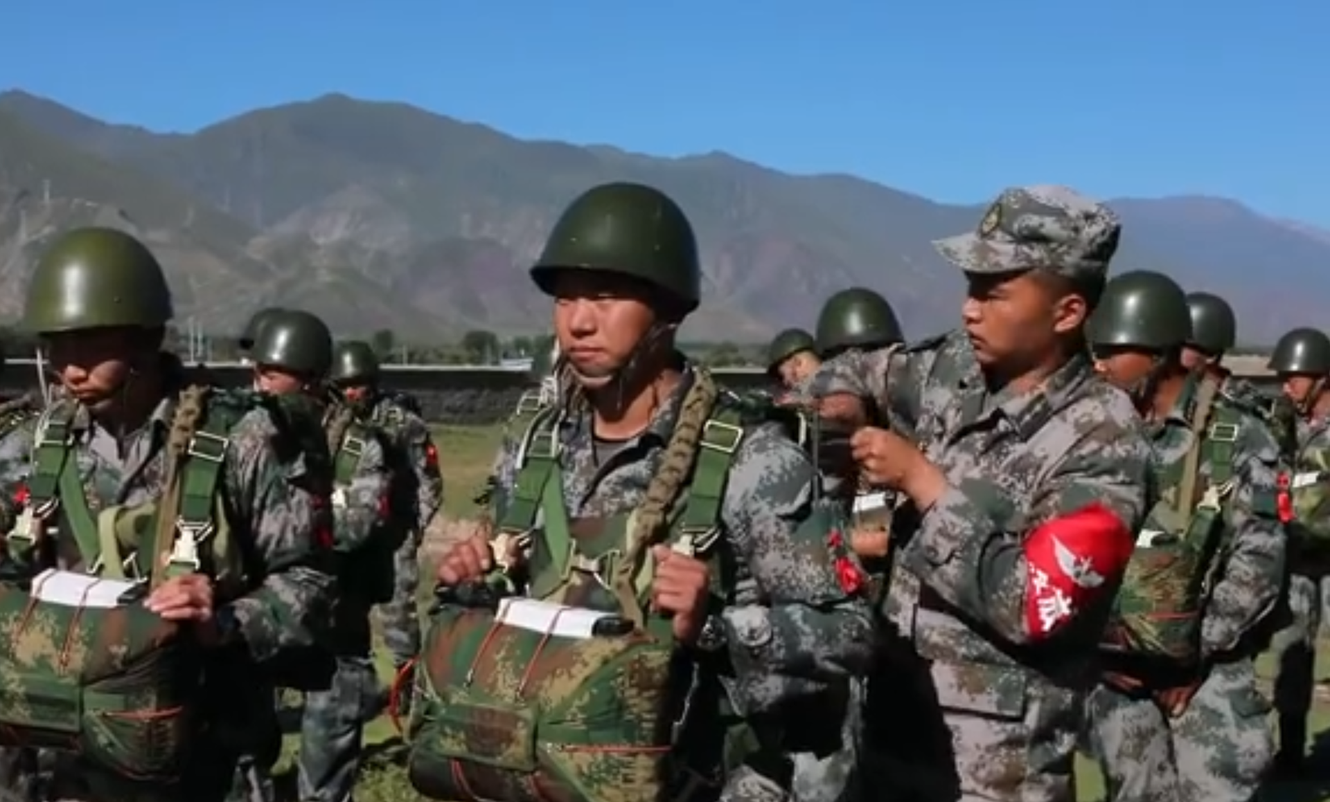 “退役”和“退伍”是一样的么？别乱讲了，以