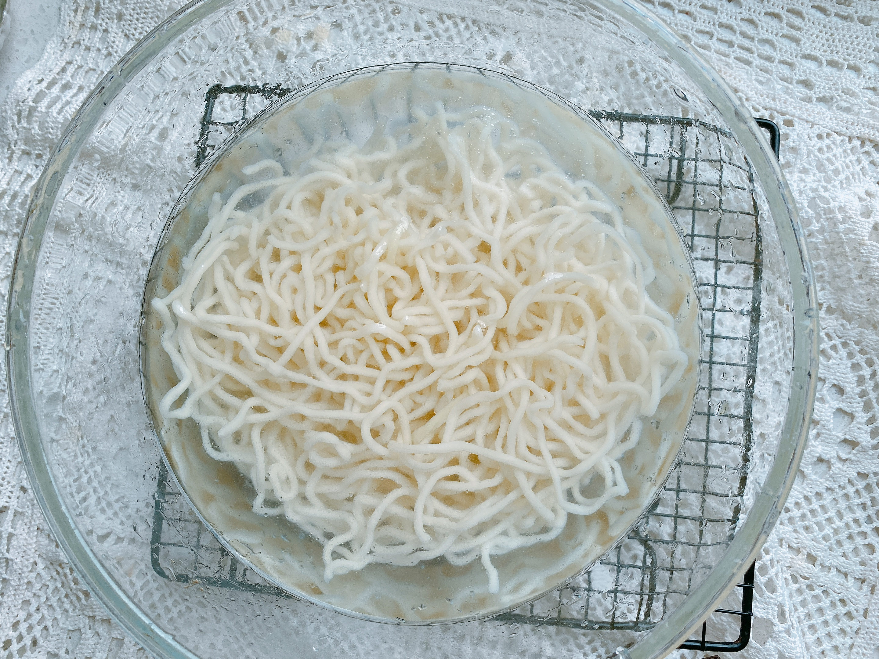 夏天馋这口凉拌面，掌握秘诀“321”，面条不粘连，爽滑筋道入味