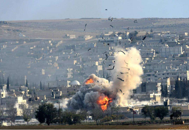 拜登3500磅炸弹惹火烧身，普京断然出击弹雨倾盆，大战刚开始