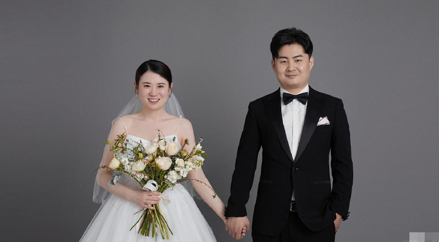 岳云鹏外甥官宣结婚！晒婚纱照被赞有夫妻相，德云社师兄弟齐祝福