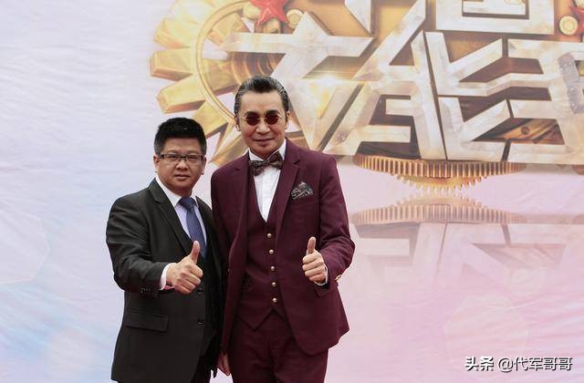 他是李咏的接班人，娶学霸美女同学生一子，如今41岁成人生赢家