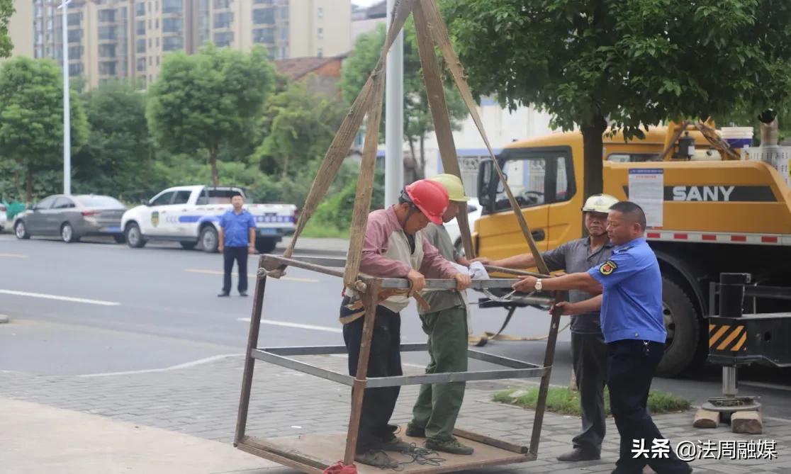澧县城管向违规户外广告“宣战”