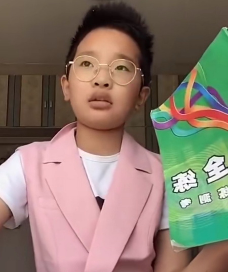 刚走红就凉了？模仿老师东北男孩回应被约谈：谣言，会继续更新