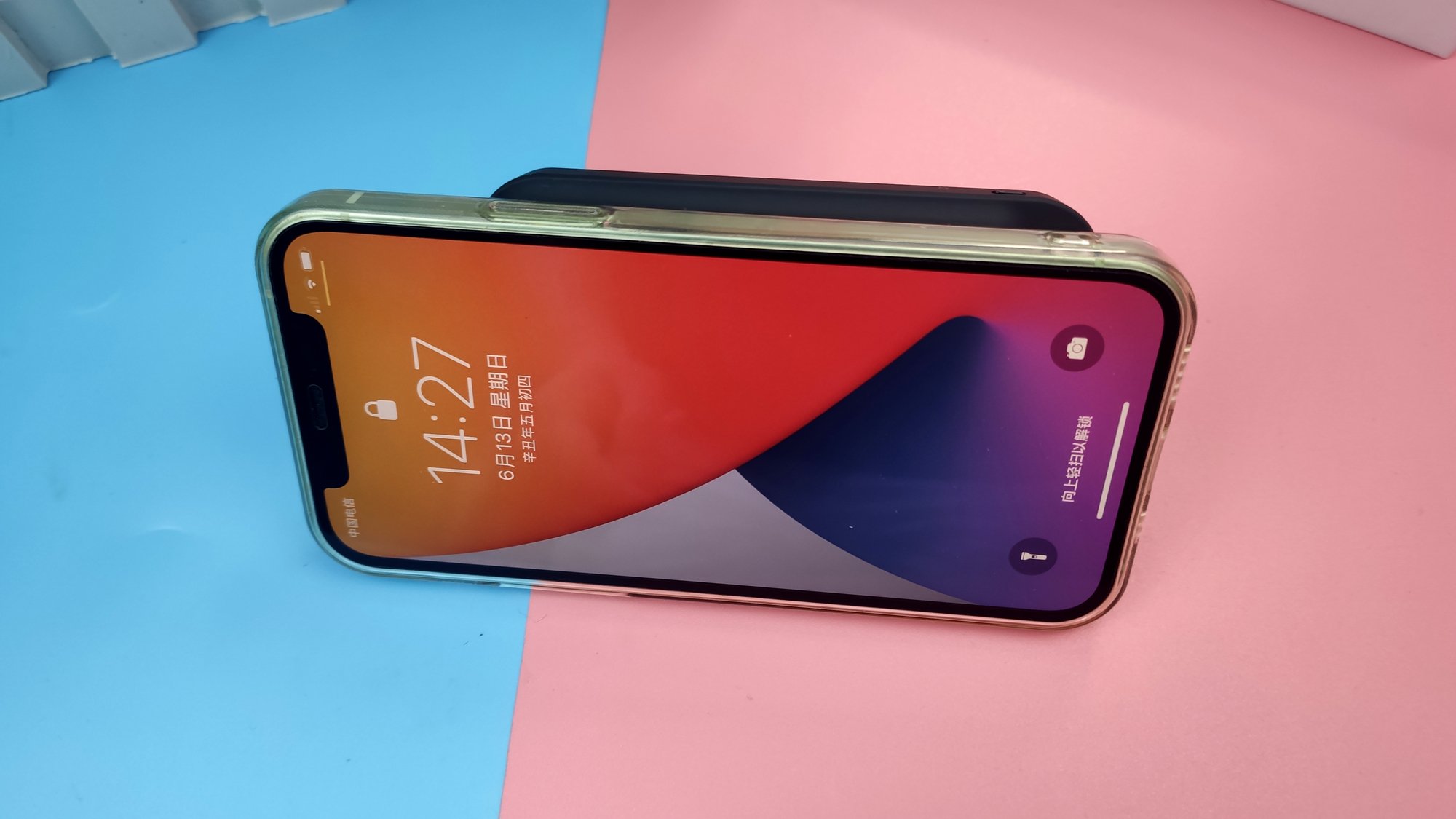 解决充电焦虑，一贴即充，iWALK 磁吸充电宝