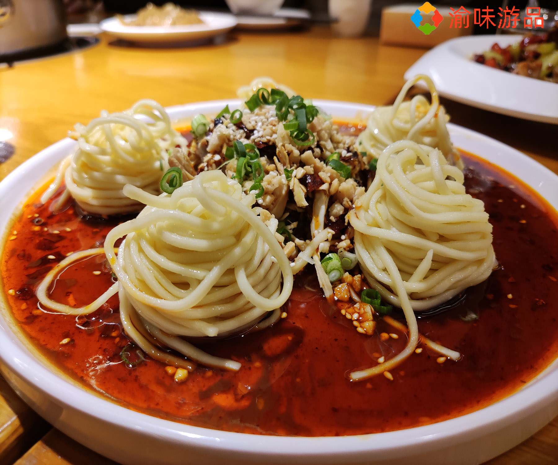 当烤鸭遇上火锅，成就重庆本土美食，味道鲜美是最大特色