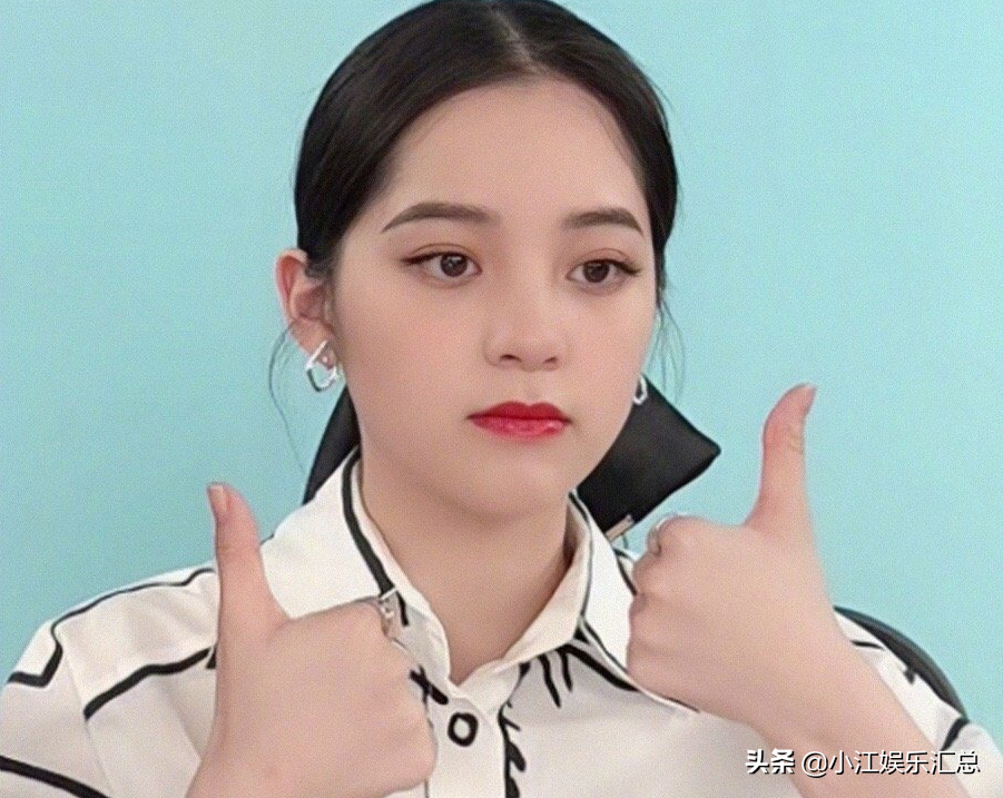 称演员是高危职业的欧阳娜娜，凭一场直播就回粉无数，怎么做到的