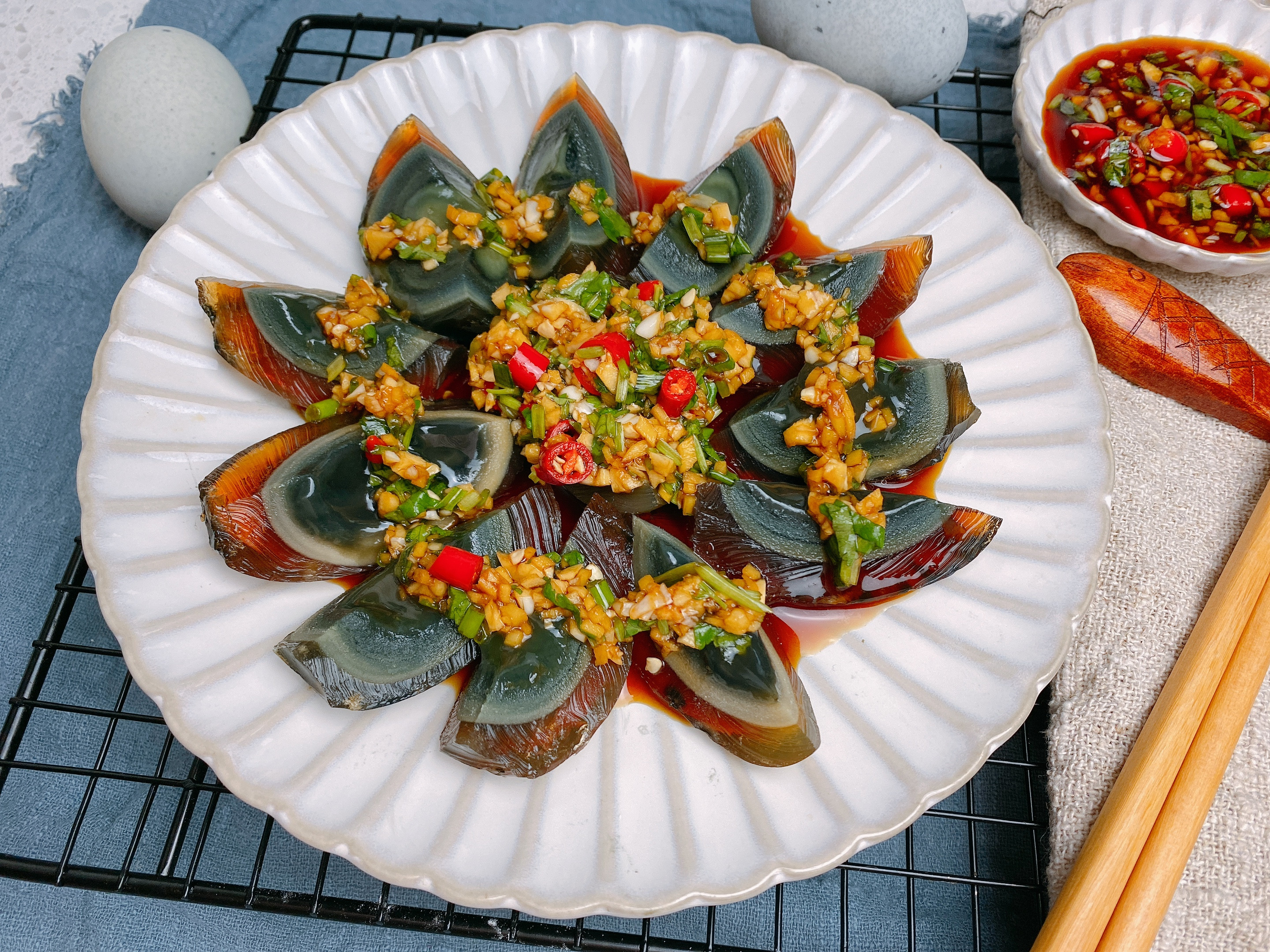 過年必備涼菜之涼拌皮蛋，多加3味調料，皮蛋不腥不澀，開胃爽口