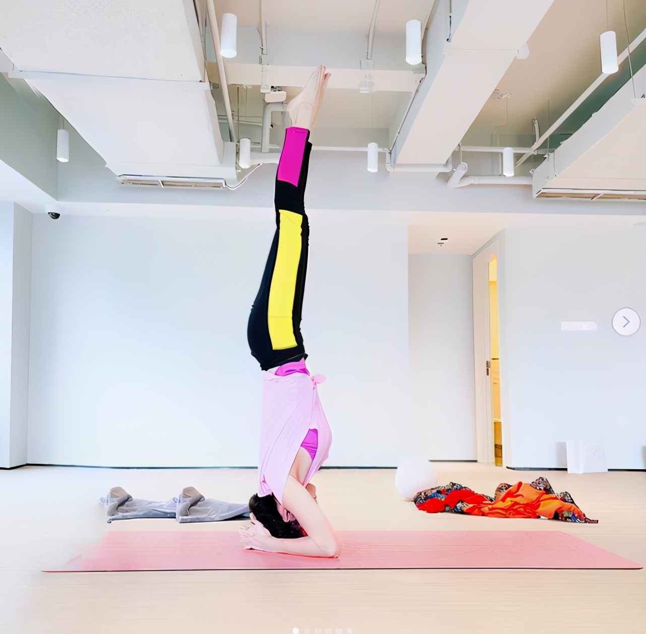 張柏芝元氣寫真，著修身運動裝扎高馬尾，身材絕美少女感十足