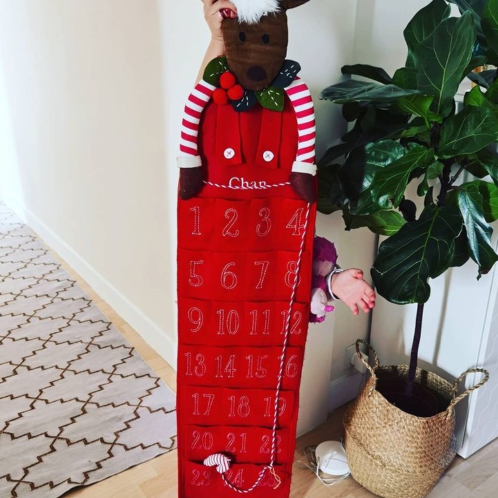 陈茵媺圣诞晒全家福，三个子女“调皮捣蛋”，和陈豪拍合照不容易