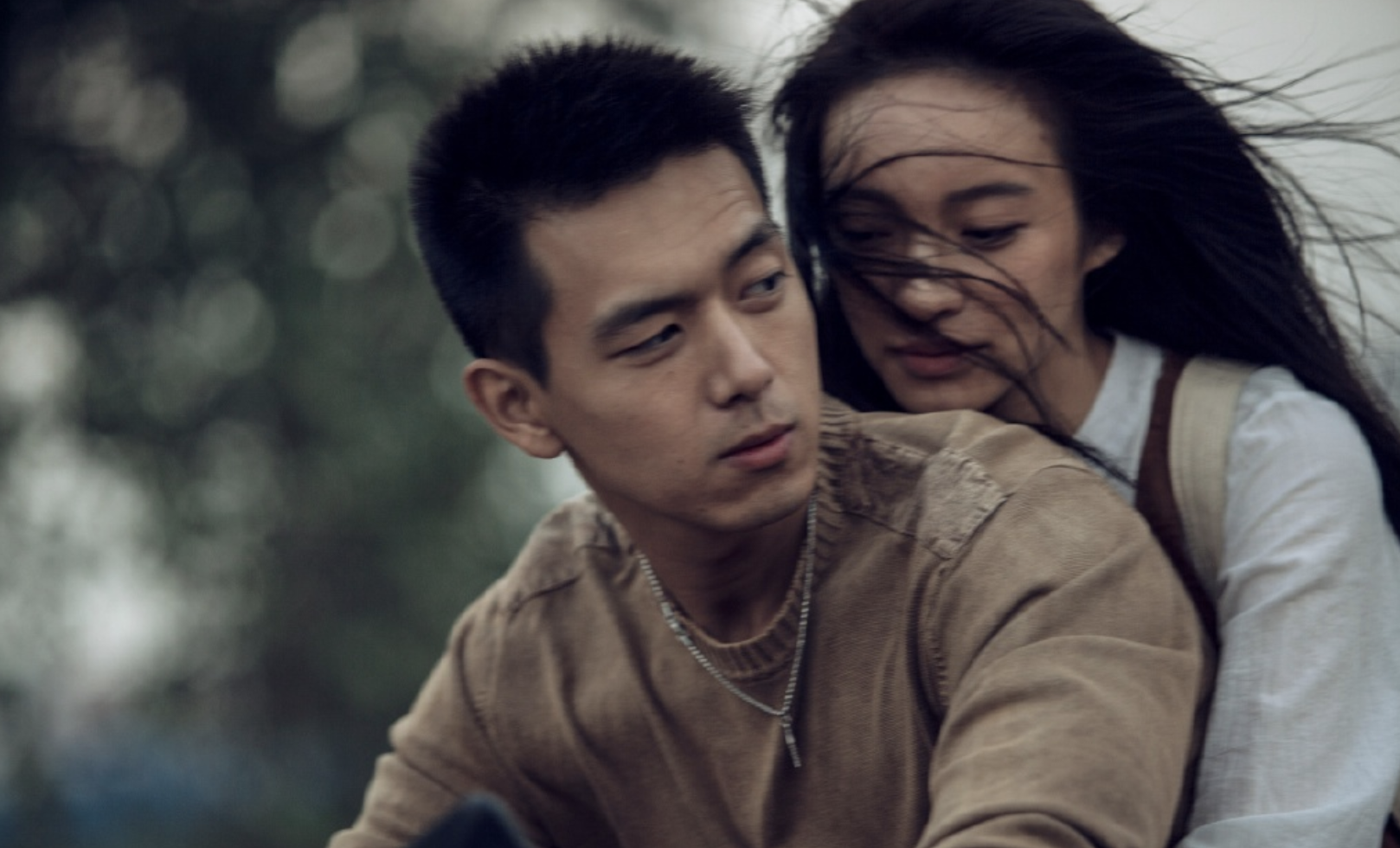 李現自稱不是偶像是演員，不抽煙不喝酒，每晚堅持健身超自律