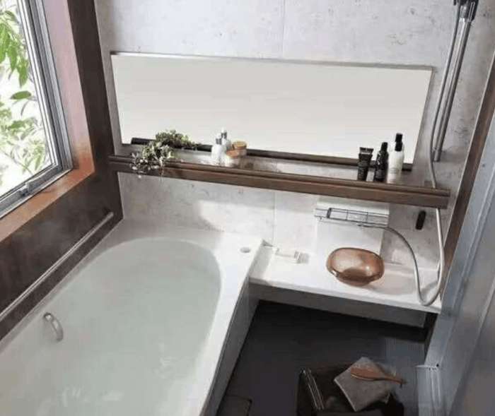 日本卫生间小却干净利索，3㎡能装出8㎡的效果，还带浴缸，厉害