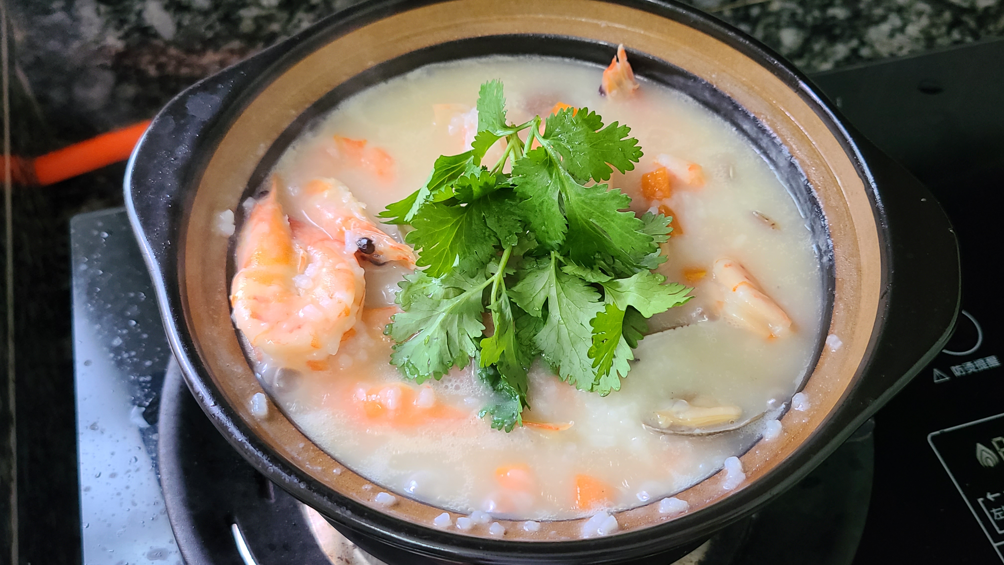 广东很好喝的海鲜粥，9分钟就能熬得又浓又稠，味道鲜美