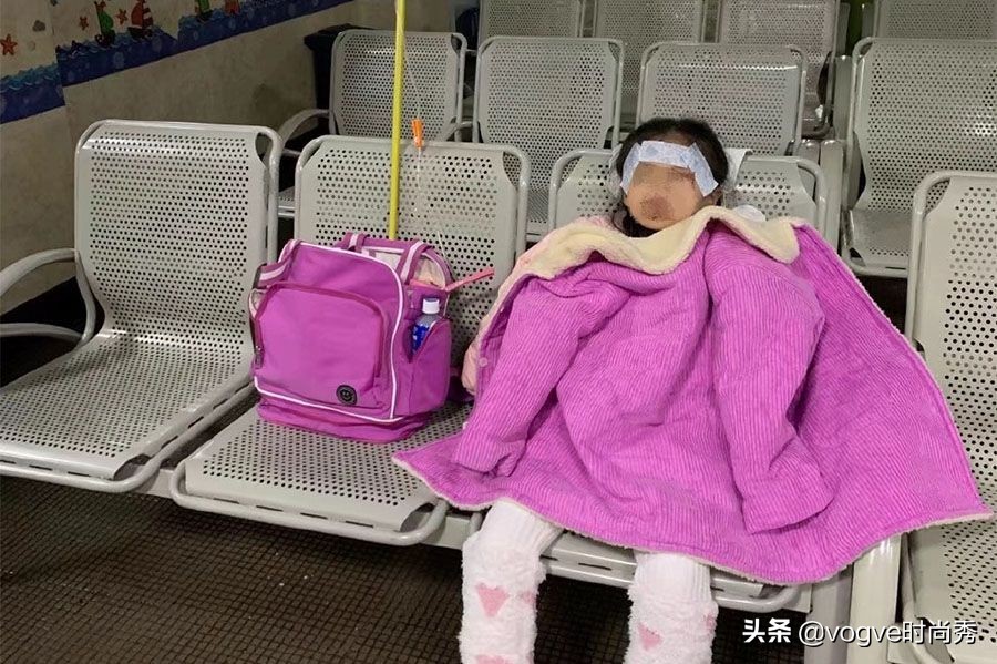 自导自演女儿吐血，谎称老师收6万红包，这位妈